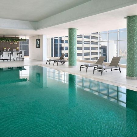 Element By Westin West Bay Doha Hotel Buitenkant foto The swimming pool at the hotel