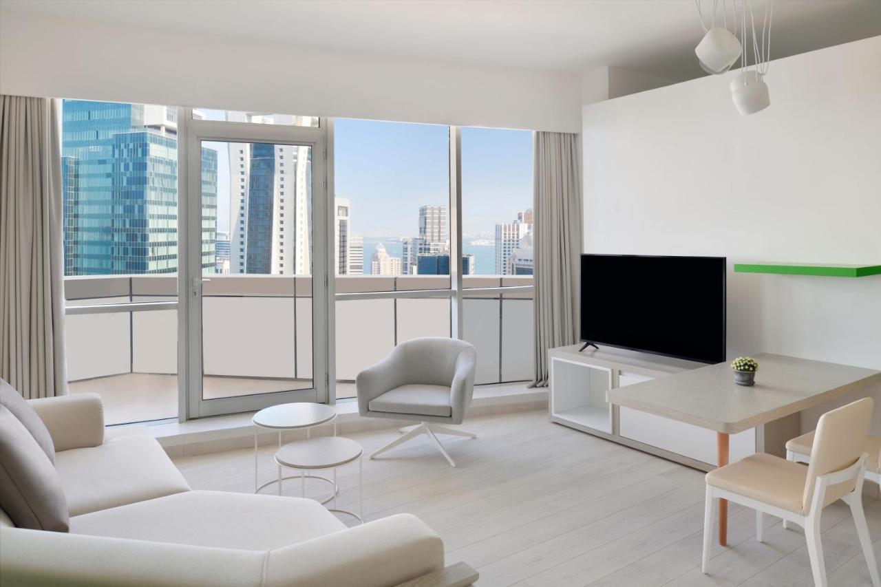 Element By Westin West Bay Doha Hotel Buitenkant foto A living room in a condominium