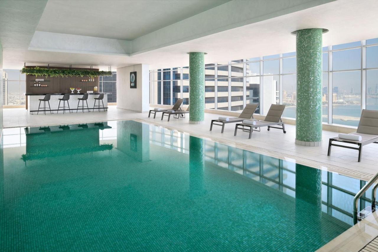 Element By Westin West Bay Doha Hotel Buitenkant foto The swimming pool at the hotel
