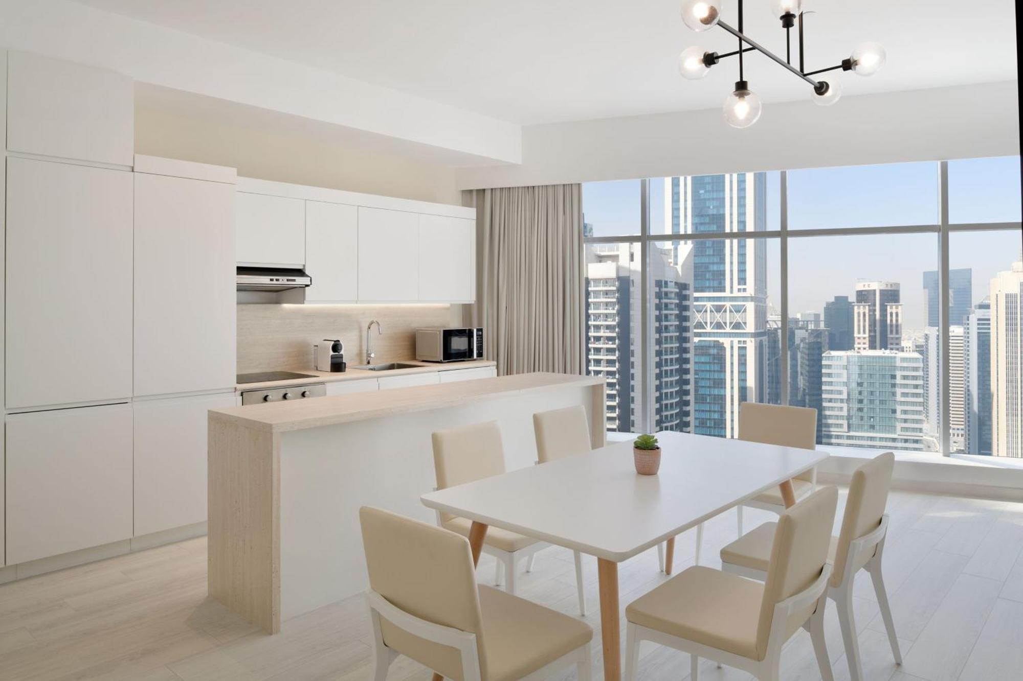 Element By Westin West Bay Doha Hotel Buitenkant foto A kitchen in a typical apartment