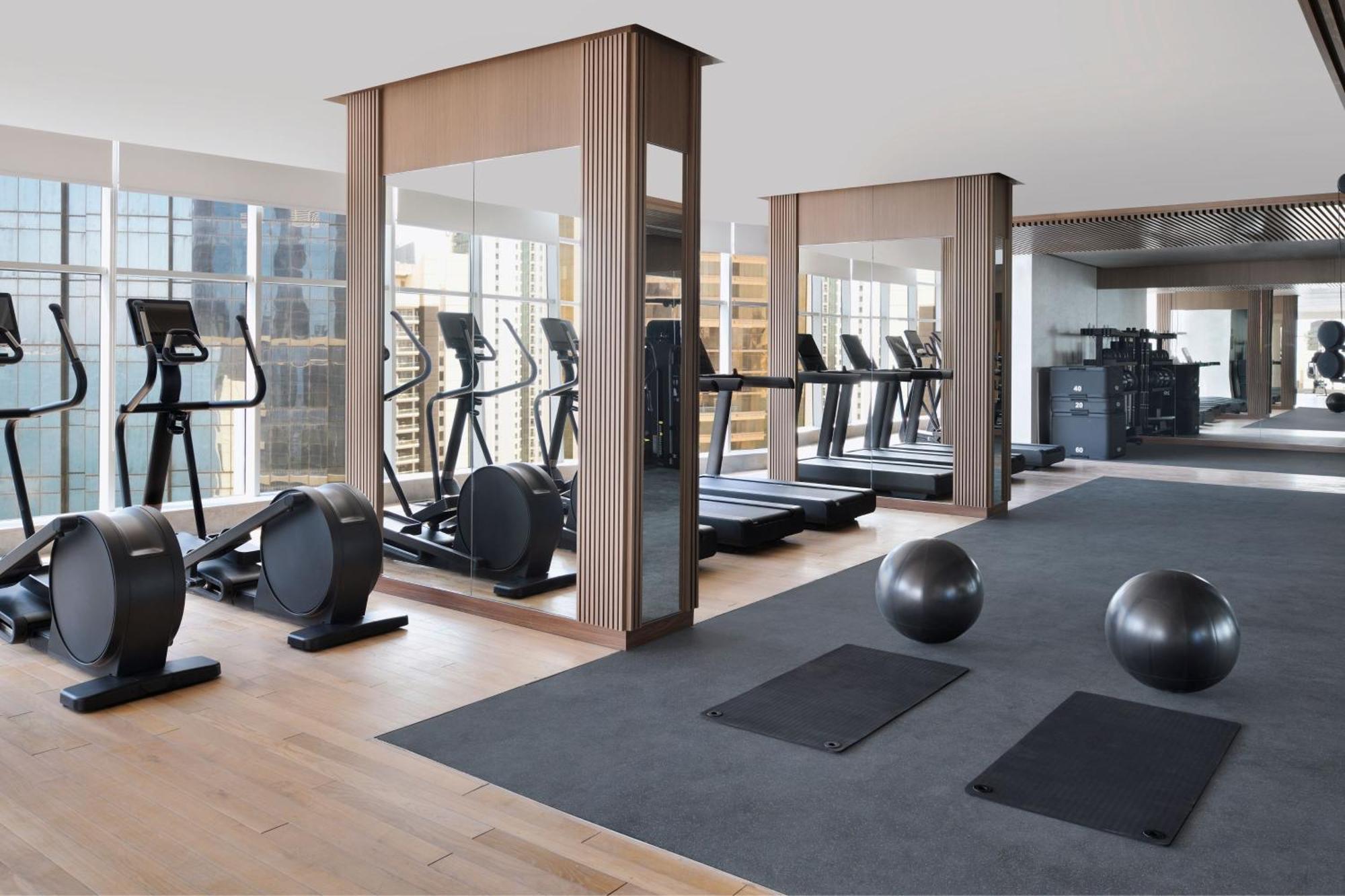 Element By Westin West Bay Doha Hotel Buitenkant foto The gym at The Hari
