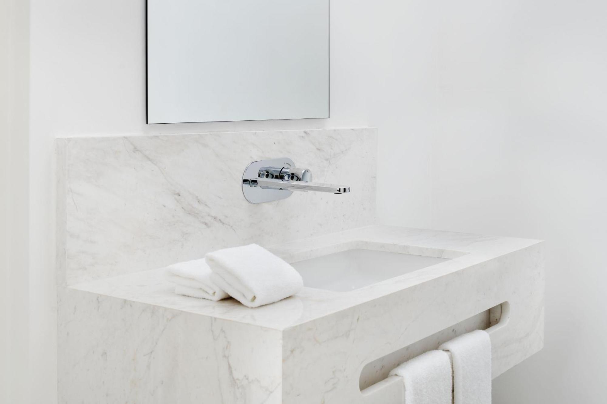 Element By Westin West Bay Doha Hotel Buitenkant foto A wall mounted tap