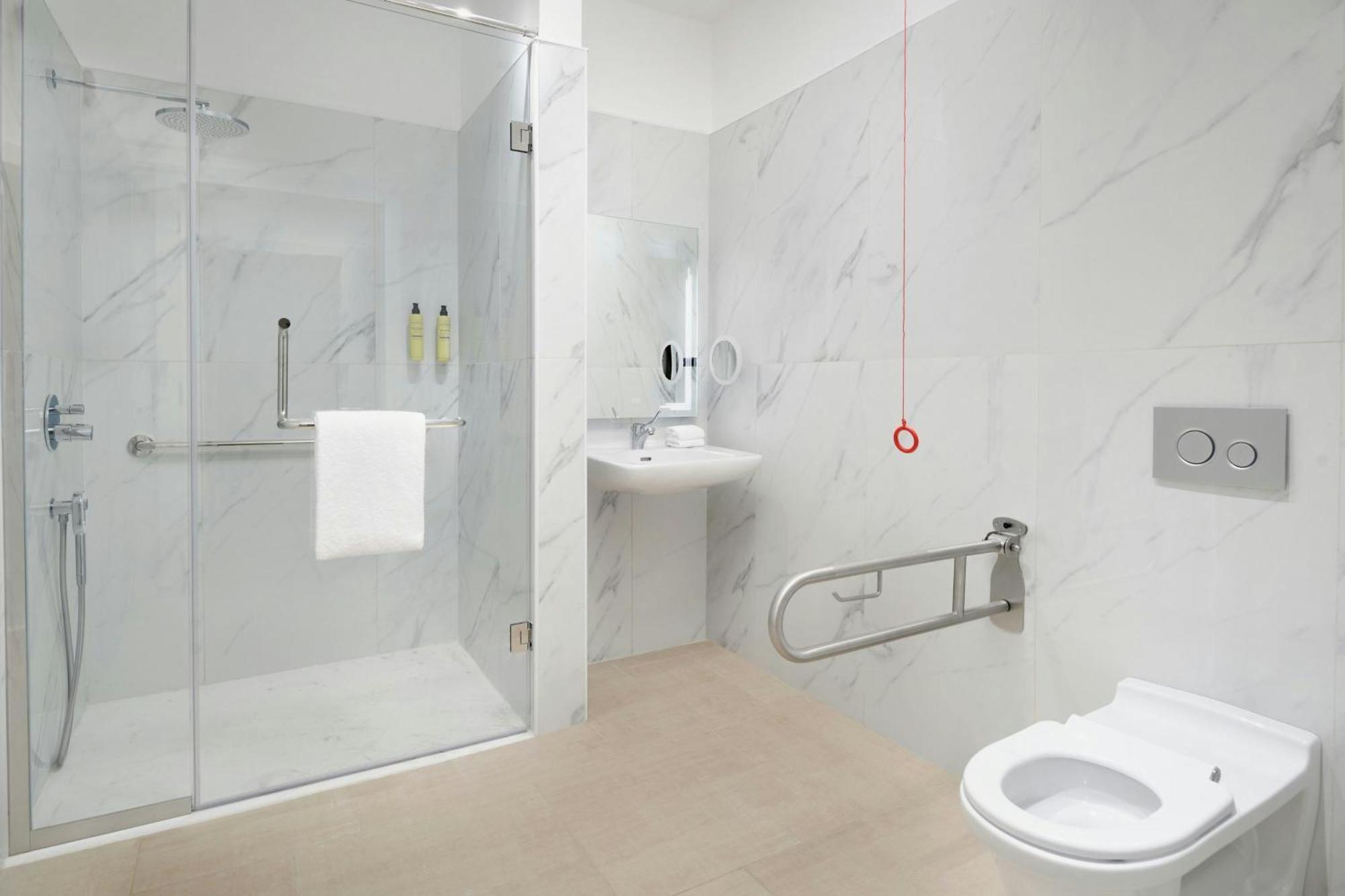 Element By Westin West Bay Doha Hotel Buitenkant foto A wet room